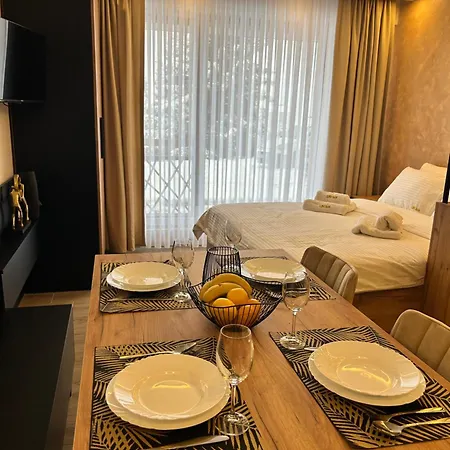 Un Lux - Hill コパオニク