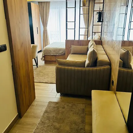 Un Lux - Hill * コパオニク