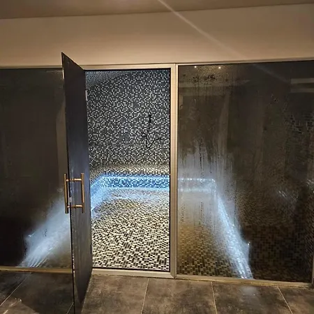 Un Lux - Hill アパート